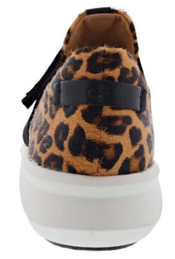 Clarks Women's Un Rio Strap Hook & Loop Slip On Sneakers With Arch Support -Shoes City Shop 0754701 04